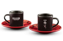 Cargar imagen en el visor de la galería, Set de 2 tazas y plato l Stranger Things
