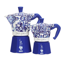 Cargar imagen en el visor de la galería, Moka Express Bialetti Dolce&amp;Gabbana 6 Pocillos | Blu Mediterraneo
