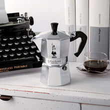 Cargar imagen en el visor de la galería, Cafetera Italiana Bialetti MOKA 6
